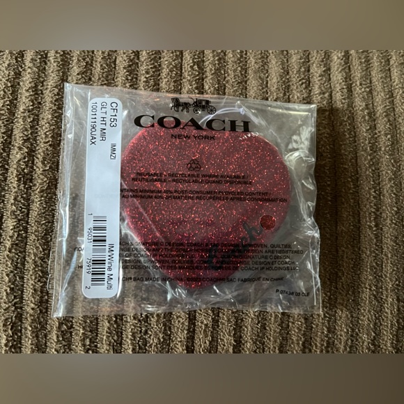 Coach Glitter Heart Compact new with tags in packaging - Picture 2 of 3